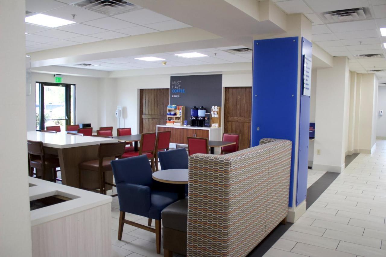 Holiday Inn Express & Suites Wilson-Downtown By Ihg Bagian luar foto