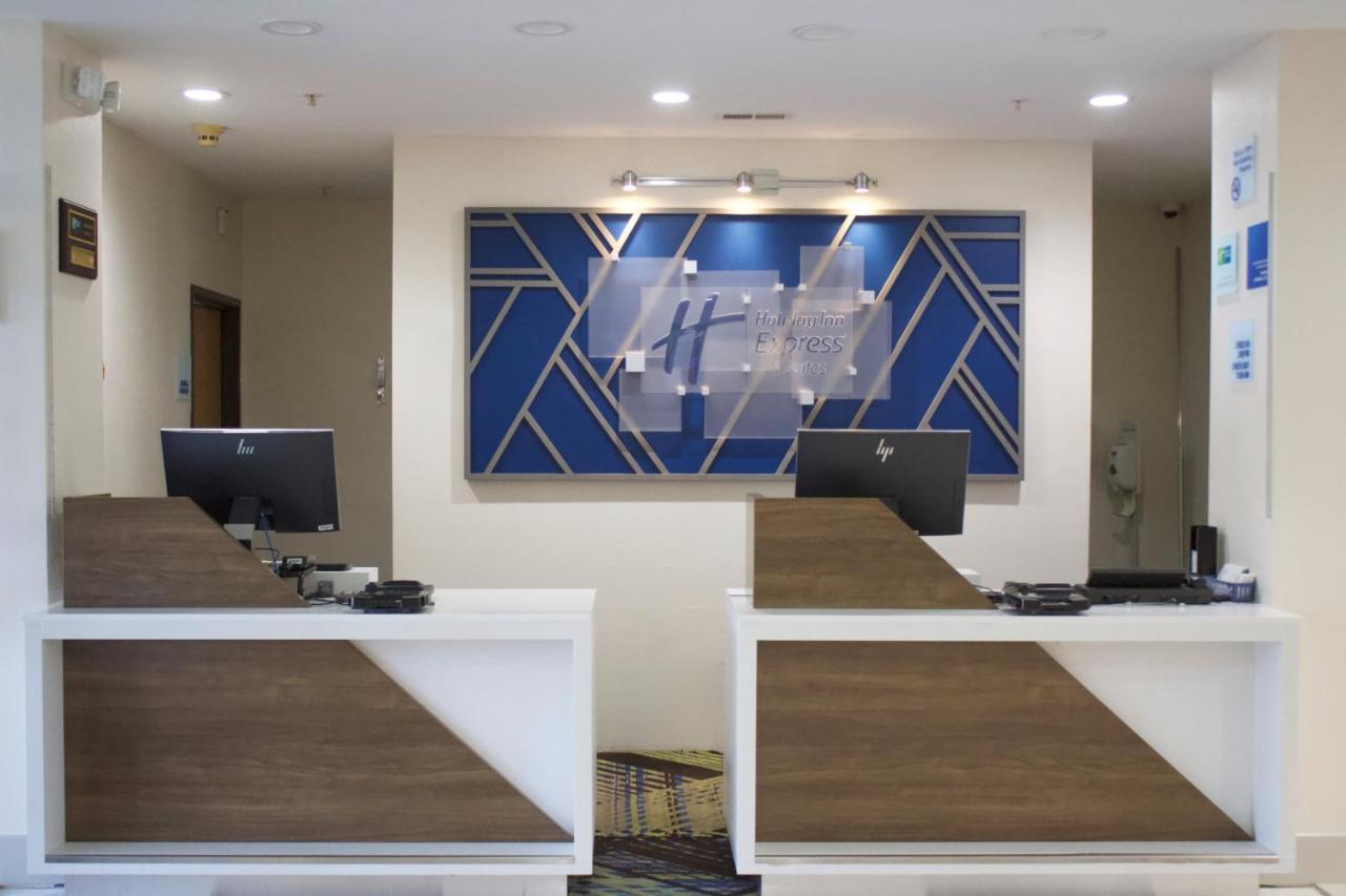 Holiday Inn Express & Suites Wilson-Downtown By Ihg Bagian luar foto