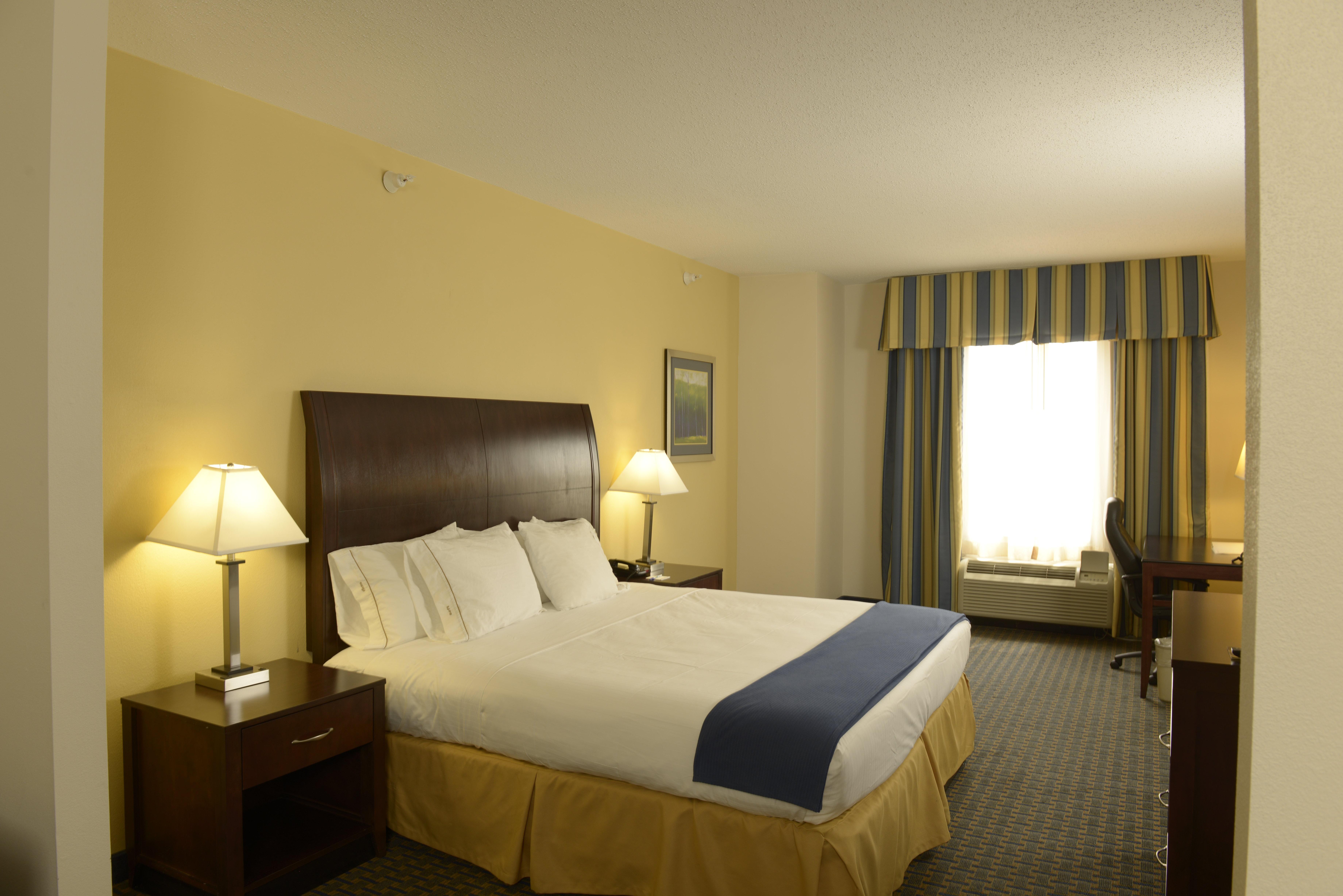 Holiday Inn Express & Suites Wilson-Downtown By Ihg Bagian luar foto