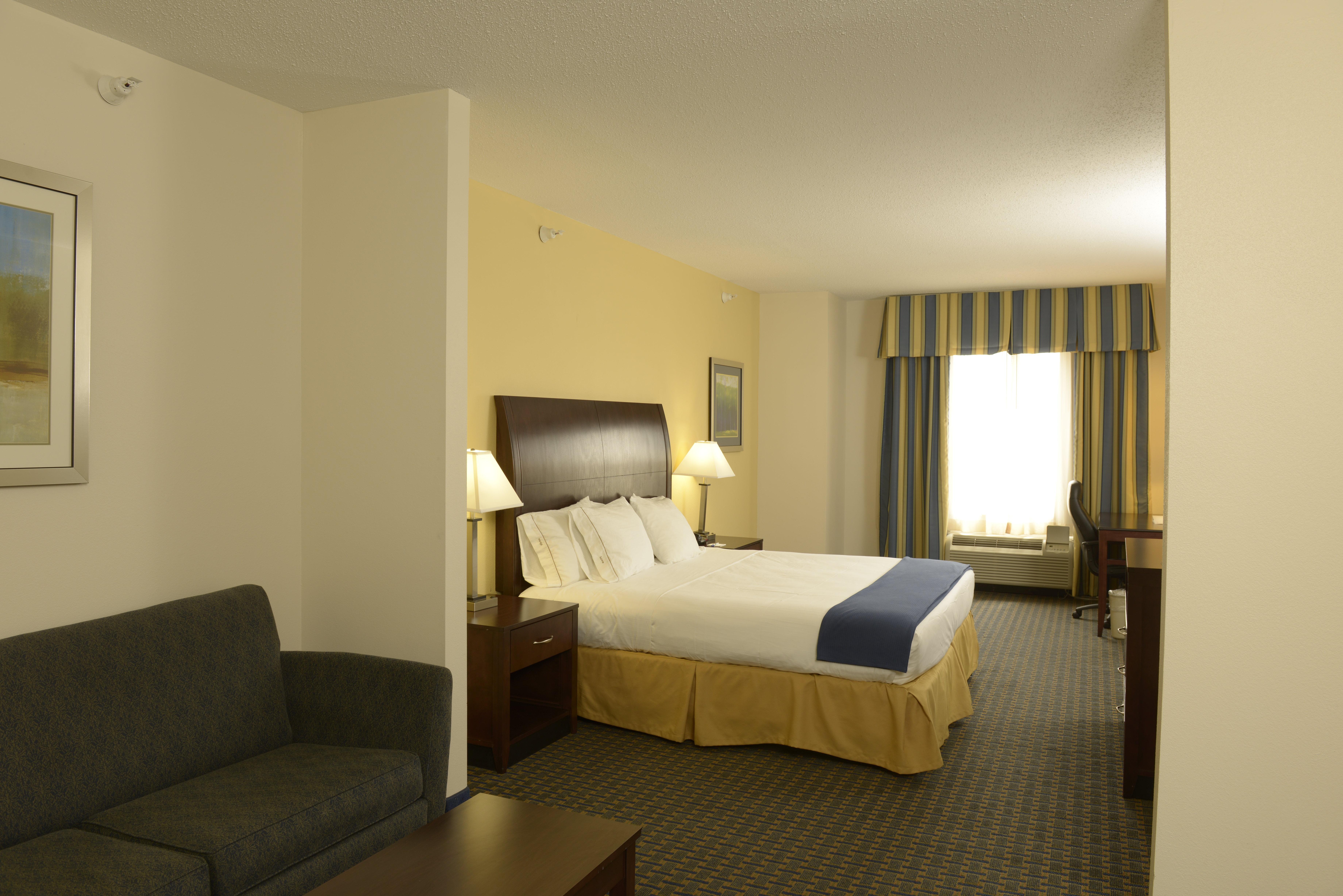 Holiday Inn Express & Suites Wilson-Downtown By Ihg Bagian luar foto