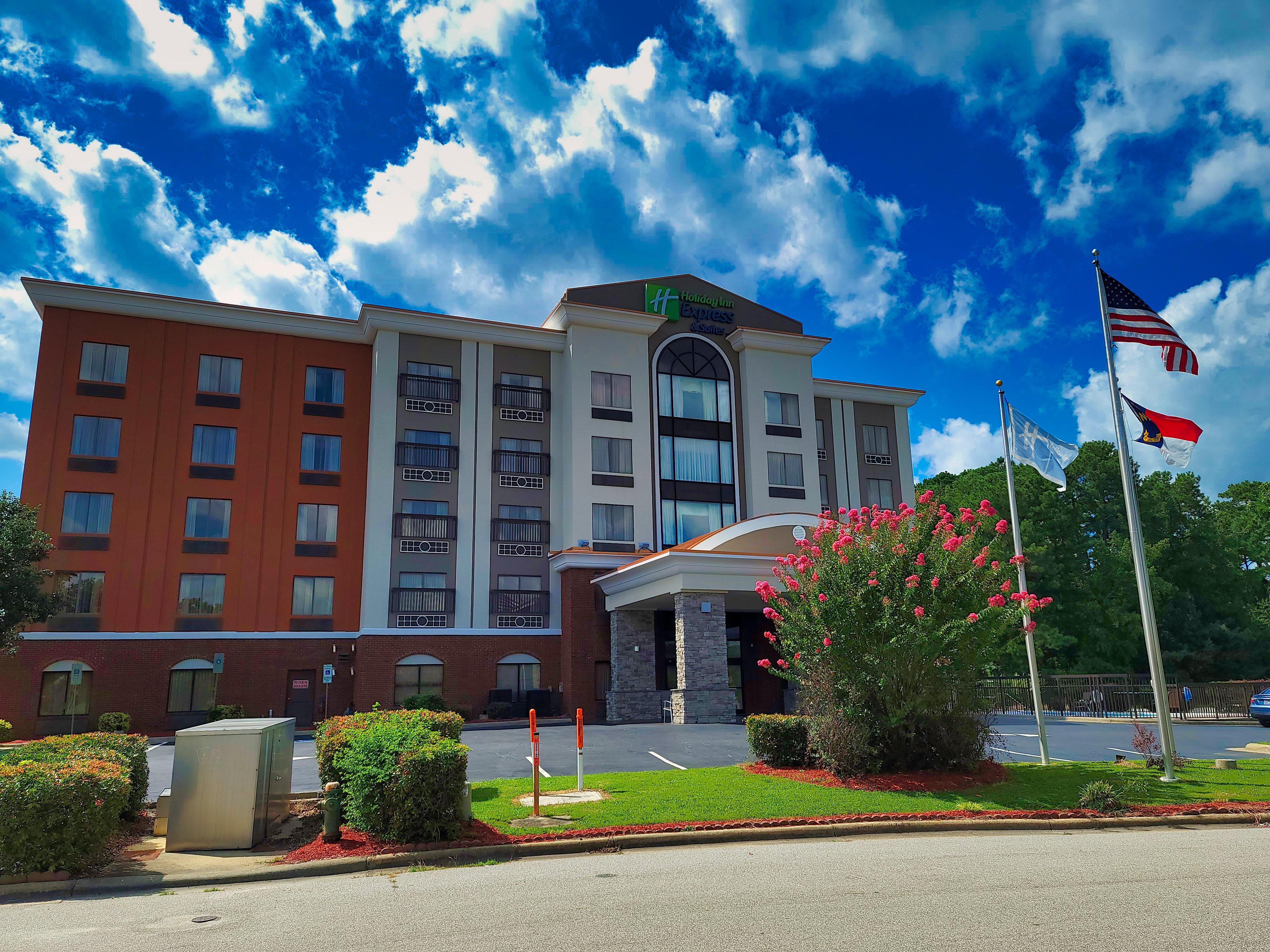 Holiday Inn Express & Suites Wilson-Downtown By Ihg Bagian luar foto